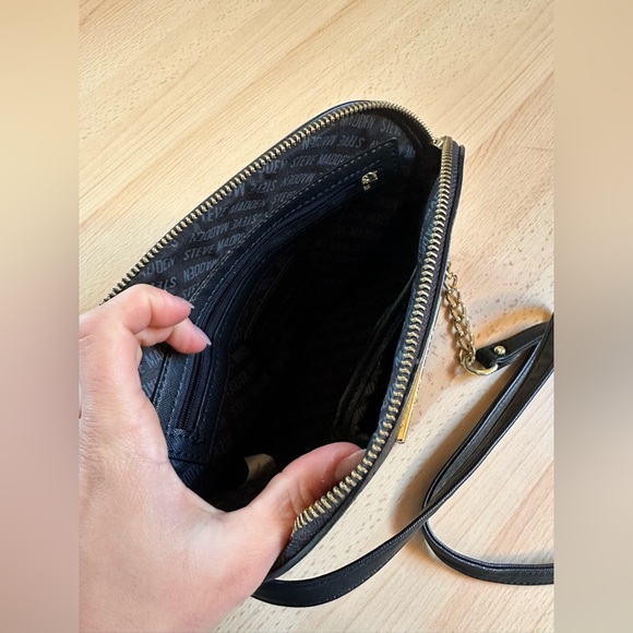 Steve Madden Rounded CrossBody - Picture 2 of 2